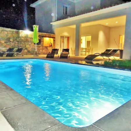 Luxueuse A Avec Piscine